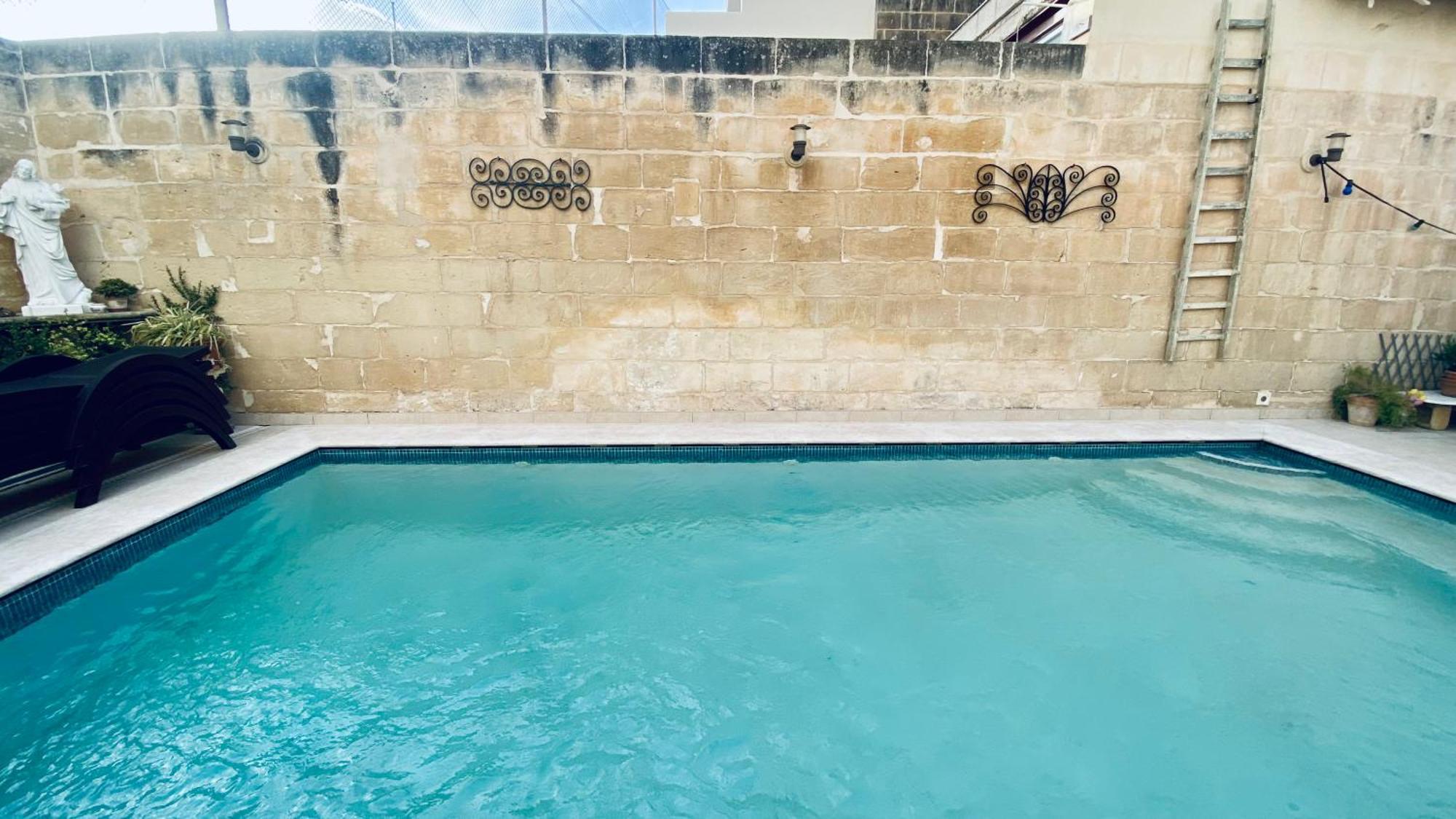 Free Breakfast, Pool, Spacious Aircon Hideaway Apartment Mosta Exterior photo